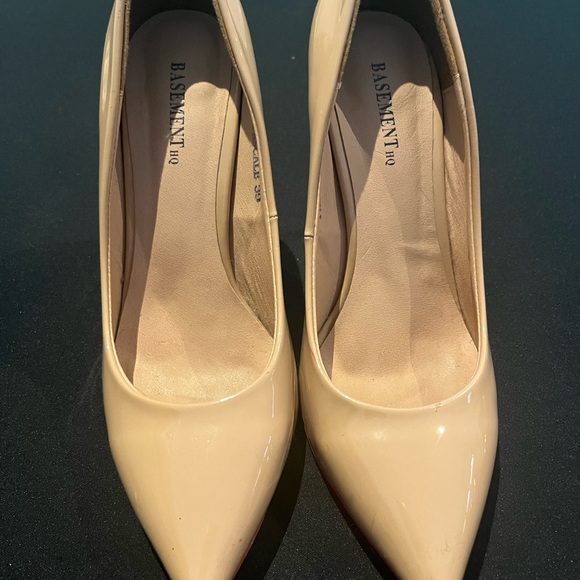 Minimalist Cut Out Stiletto Pumps - Picture 4 of 4